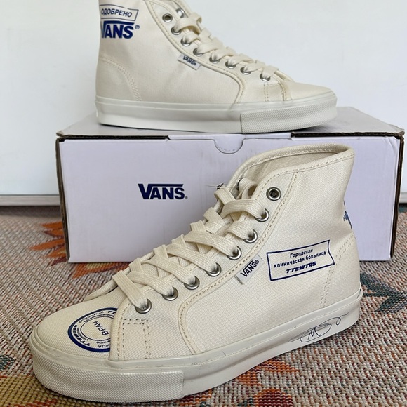 Vans WMNS 0g Style 24 Nt Ttswirs Hospital
VN0000S8BDE
Sneakers - Picture 15 of 16